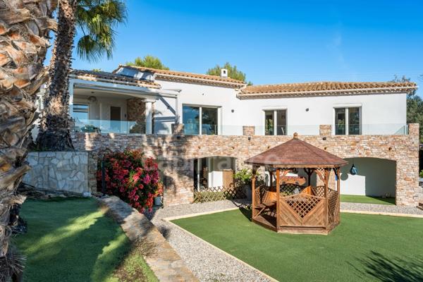Maison à vendre 5 pièces LA CIOTAT (13) Terrain 3000 M2 Piscine,  Triple garage