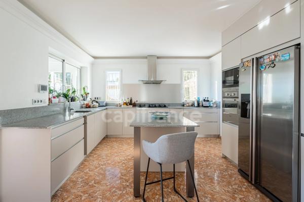 Maison à vendre 5 pièces LA CIOTAT (13) Terrain 3000 M2 Piscine,  Triple garage