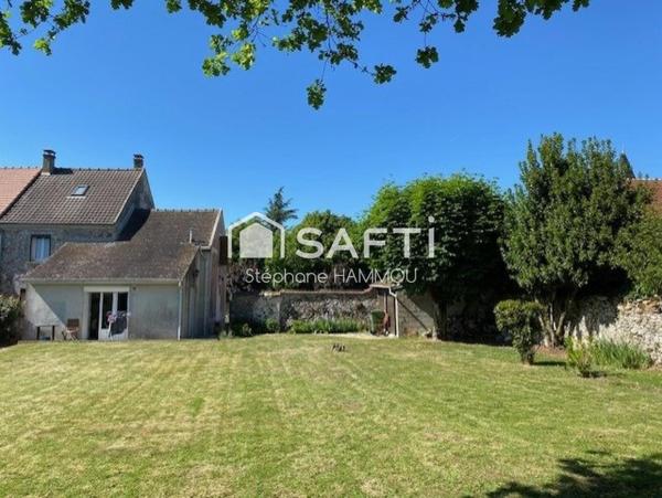 Maison de village sur un terrain clos de 1071 m²