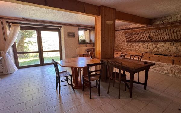 Maison à vendre    5 pièces •  Saint-Jean-en-Royans