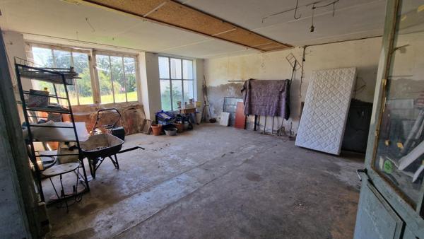 Grange mitoyenne- 170 m2 au sol- terrain 3 ares 50