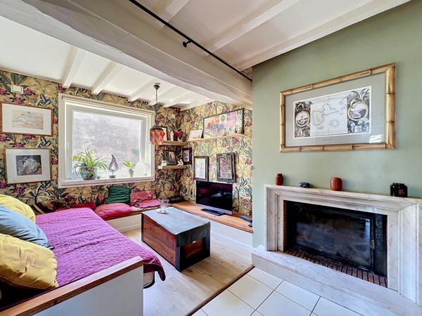 Maison de caractère avec jardin, terrasse couverte et dépendances — Sennecé-lès-Mâcon
