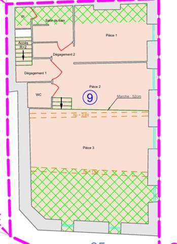 SAINT JUST MALMONT 43240 en plein centre du village Immeuble en pierres de quatre niveaux édifiés sur caves un fond de commerces et trois appartements