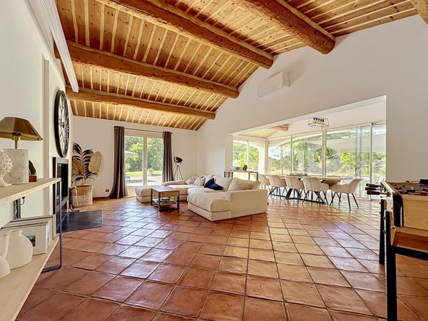 Magnifique maison sur plus de 5000m2 avec piscine