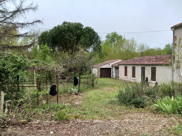 SERIGNE (85) EN CAMPAGNE SPACIEUSE MAISON EN PIERRES A RENOVER AVEC DEPENDANCES SUR 6700M² A PRIX FOU