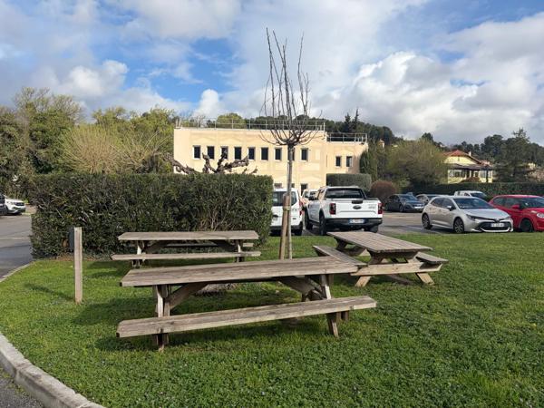Bureaux à louer - Proximité et visibilité autoroute - La Penne sur Huveaune