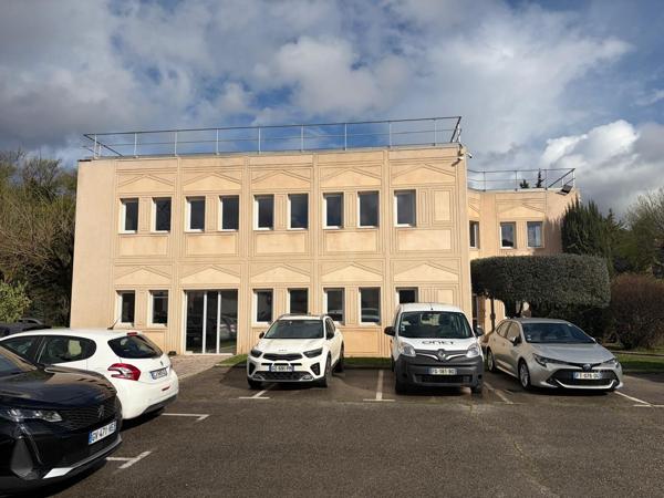 Bureaux à louer - Proximité et visibilité autoroute - La Penne sur Huveaune