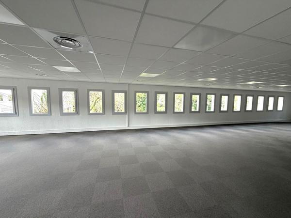 Bureaux à louer - Proximité et visibilité autoroute - La Penne sur Huveaune