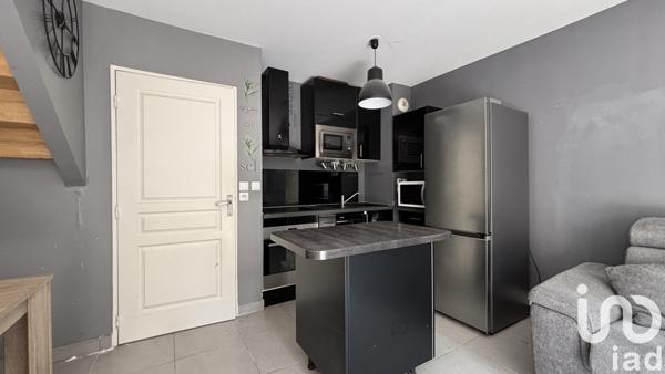 House for sale 3 rooms 53 m² Marseille 11