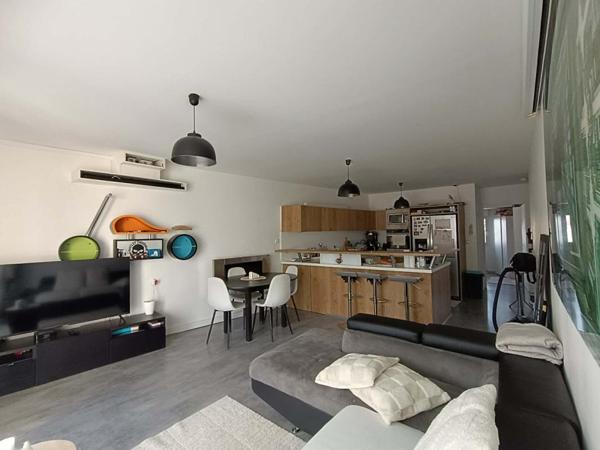 Appartement Istres 3 pièce(s) 65 m2 TERRASSE ET GARAGE