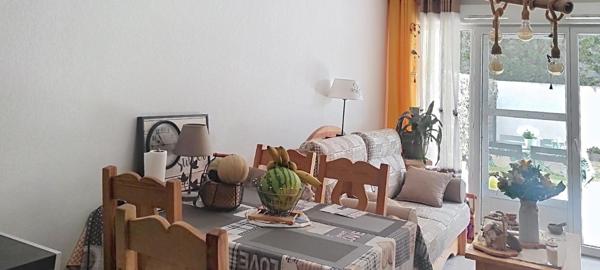 Sur les hauteurs de Vidauban, dans un secteur prisé, découvrez un véritable cocon avec Terrasse et jardin de 50 m², sans vis-à-vis.