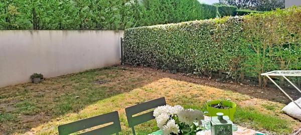 Sur les hauteurs de Vidauban, dans un secteur prisé, découvrez un véritable cocon avec Terrasse et jardin de 50 m², sans vis-à-vis.