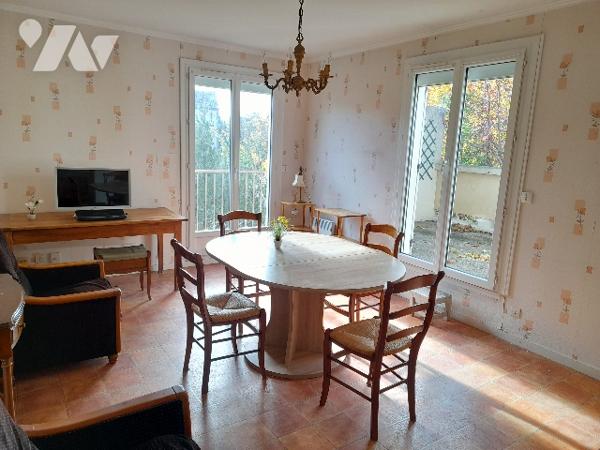 POITIERS Quartier des facs, grand appartement de type 2