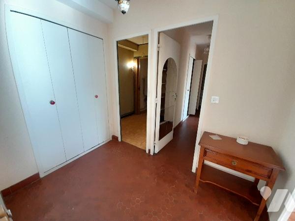 POITIERS Quartier des facs, grand appartement de type 2