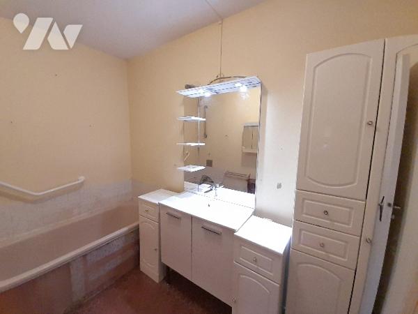 POITIERS Quartier des facs, grand appartement de type 2