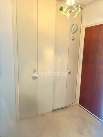 *Dans le quartier des ormeaux* Appartement de 46 m² exposé Ouest, vue dégagée sur la ville et la mer, parking et cave