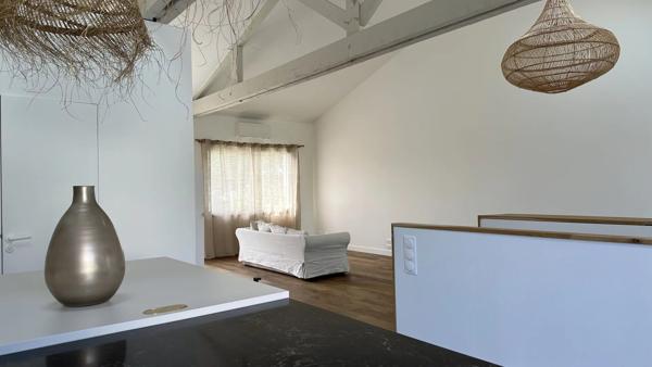 Maison atypique avec son jardin secret au cœur de Lafond