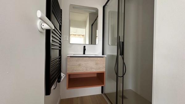 Maison atypique avec son jardin secret au cœur de Lafond