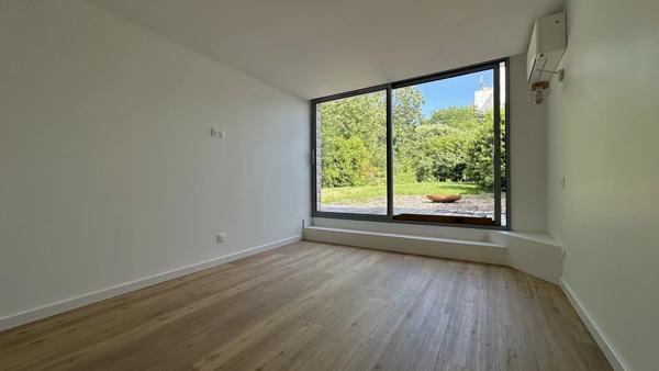 Maison atypique avec son jardin secret au cœur de Lafond