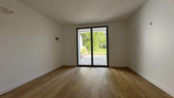 Maison atypique avec son jardin secret au cœur de Lafond