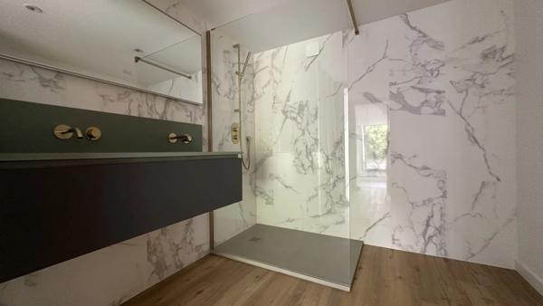 Maison atypique avec son jardin secret au cœur de Lafond