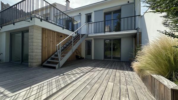 Maison atypique avec son jardin secret au cœur de Lafond
