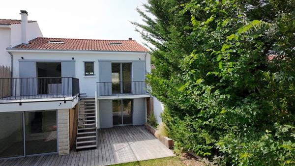 Maison atypique avec son jardin secret au cœur de Lafond
