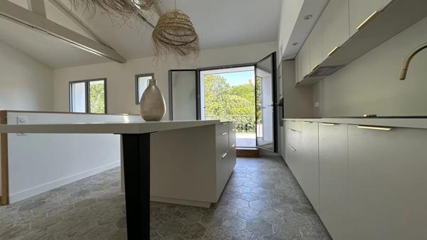 Maison atypique avec son jardin secret au cœur de Lafond