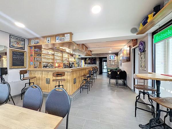 Ensemble immobilier à Rosendael rare avec Licence IV, logement et fort potentiel de transformation