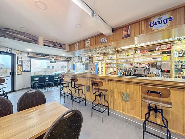 Ensemble immobilier à Rosendael rare avec Licence IV, logement et fort potentiel de transformation