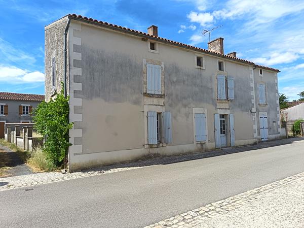 Maison Bouille Courdault 134m² à rénover, terrain 1112 m².