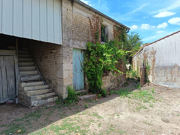 Maison Bouille Courdault 134m² à rénover, terrain 1112 m².