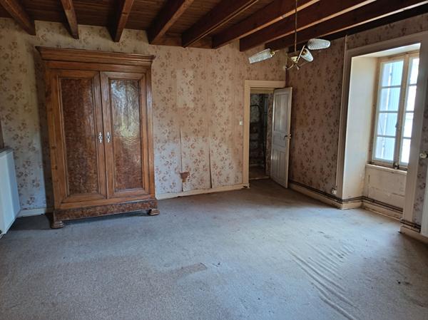 Maison Bouille Courdault 134m² à rénover, terrain 1112 m².