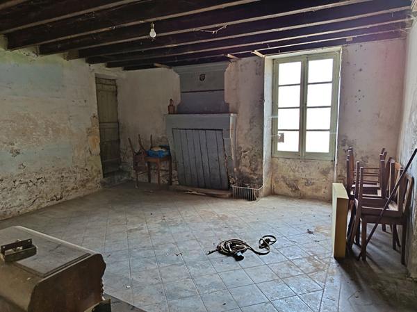 Maison Bouille Courdault 134m² à rénover, terrain 1112 m².