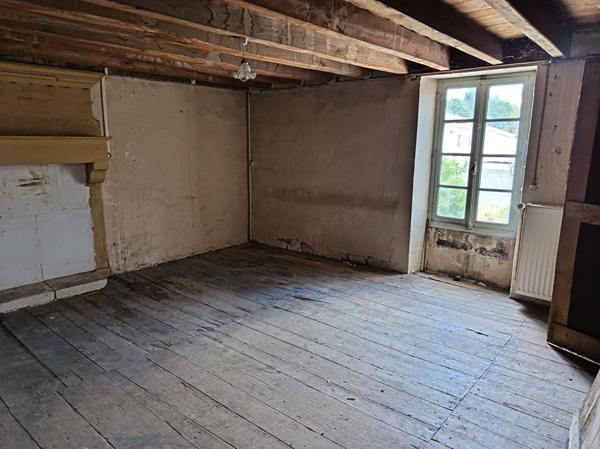 Maison Bouille Courdault 134m² à rénover, terrain 1112 m².
