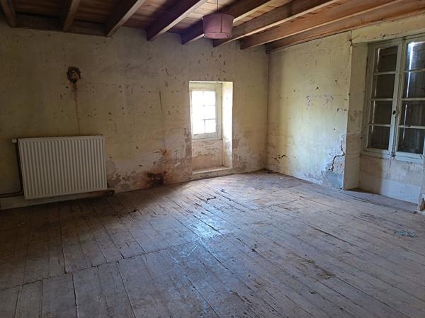 Maison Bouille Courdault 134m² à rénover, terrain 1112 m².