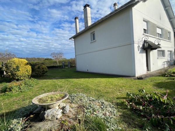 Maison - Proximite oloron-sainte-marie - Réf.:205353 MAISON D'HABITATION T4 AVEC JARDIN EN BON ETAT STRUCTUREL -