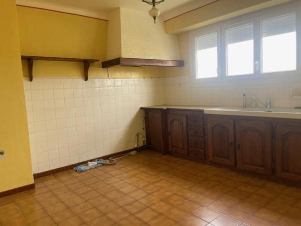 Maison - Proximite oloron-sainte-marie - Réf.:205353 MAISON D'HABITATION T4 AVEC JARDIN EN BON ETAT STRUCTUREL -