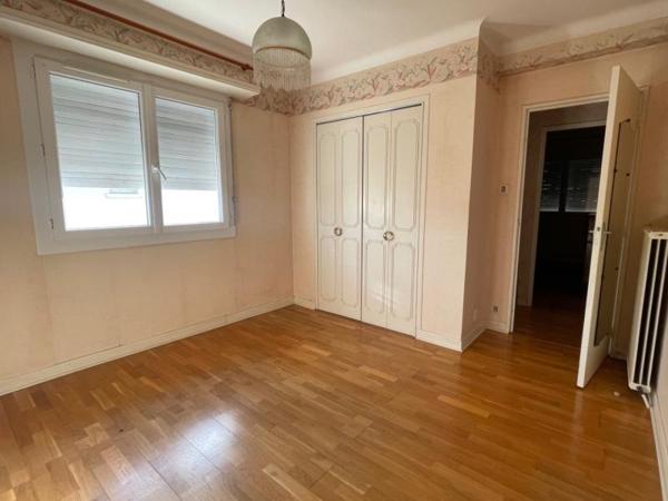 Maison - Proximite oloron-sainte-marie - Réf.:205353 MAISON D'HABITATION T4 AVEC JARDIN EN BON ETAT STRUCTUREL -