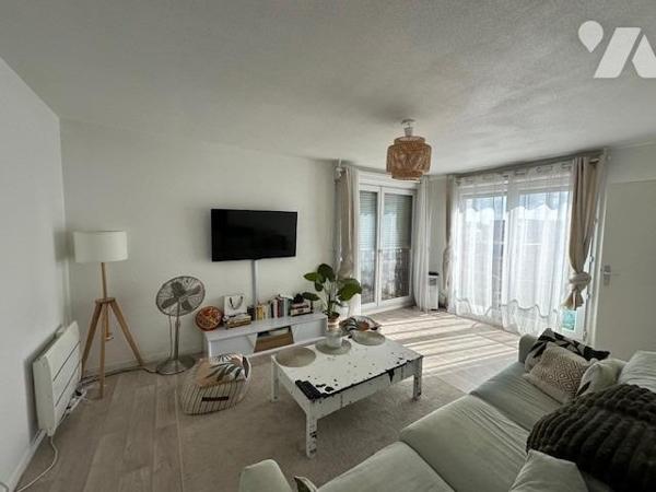 'Investissement locatif / appartement loué'  Résidence de 2007, secteur agora/gare, appartement T3 d