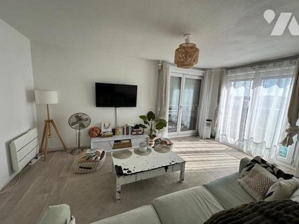 'Investissement locatif / appartement loué'  Résidence de 2007, secteur agora/gare, appartement T3 d