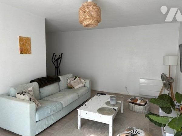 'Investissement locatif / appartement loué'  Résidence de 2007, secteur agora/gare, appartement T3 d