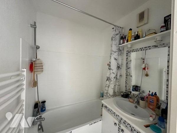 'Investissement locatif / appartement loué'  Résidence de 2007, secteur agora/gare, appartement T3 d