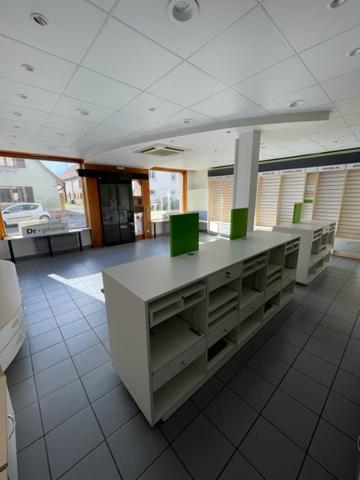 Local commercial - 6 pièces - 80 m²