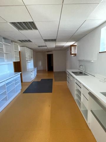Local commercial - 6 pièces - 80 m²