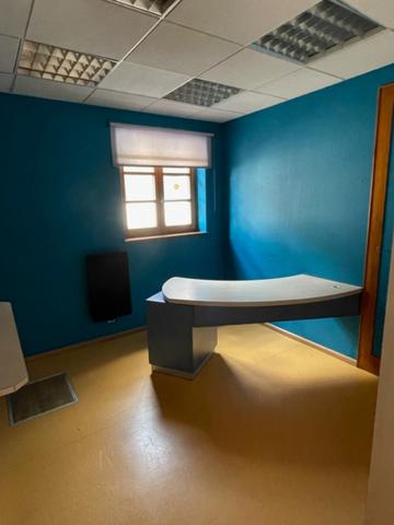 Local commercial - 6 pièces - 80 m²