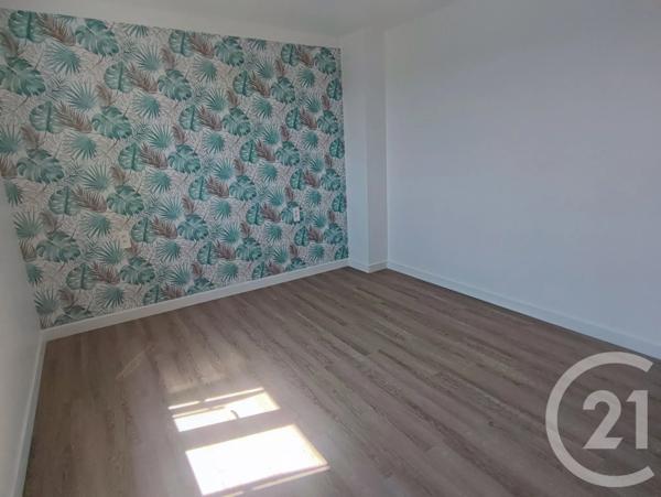 Maison à vendre  5 pièces - 156,73 m 2   PUICHERIC  - 11