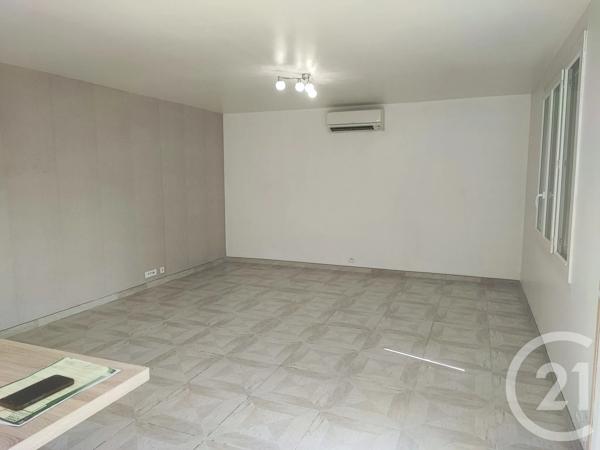 Maison à vendre  5 pièces - 156,73 m 2   PUICHERIC  - 11
