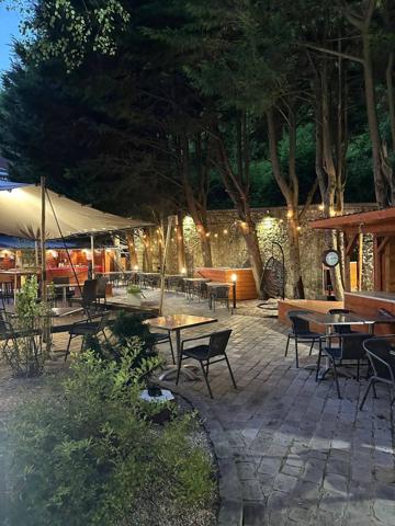 Restaurant / Authentique et charmante guinguette des bords de Marne