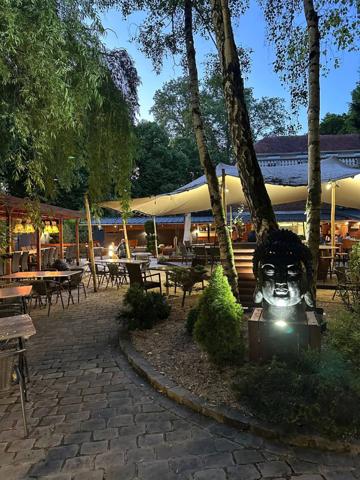 Restaurant / Authentique et charmante guinguette des bords de Marne